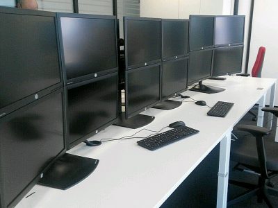 Opremljen Dealing room